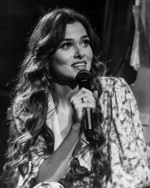 „Drumurile noastre s-au separat.” Theo Rose anunță despărțirea profesională cu Alessandra. Artista, cu lacrimi în ochi, a împărtășit vestea tristă fanilor. vezi mai jos