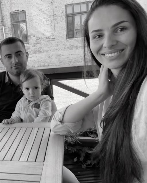 Mama Sarei, fetița de 2 ani care a murit la stomatolog, trăiește un coșmar fără sfârșit. Gestul sfâșietor pe care l-a făcut la câteva zile după înmormântare. vezi mai jos