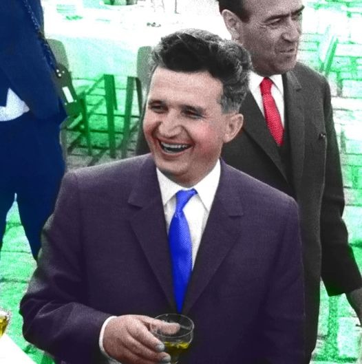 Bancul preferat al lui Nicolae Ceaușescu. Nu se sătura de el! „Pe o nava s-au intalnit Kennedy, Hrusciov si Ceausescu. Si, mancand ei, au zis «Sa vedem care-i cea mai curajoasa natie din lume!