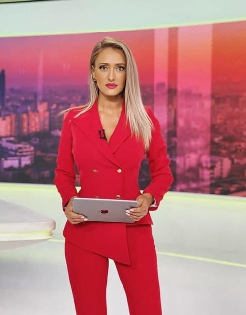 Iuliana Pepene și-a oripilat fanii! Știrista de la Antena 1 s-a filmat în timp ce mânca carne crudă: ”De asta nu m-am măritat!”