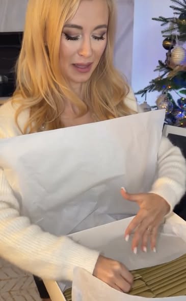 Invitațiile la nunta Andreei Bălan cu Victor Cornea sparg tiparele! 😍 Modelul ales de ea este foarte rar