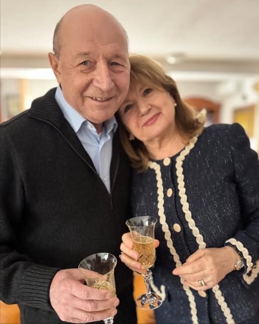 Traian și Maria Băsescu, sărbătoare de suflet: 50 de ani de căsnicie. vezi mai jos