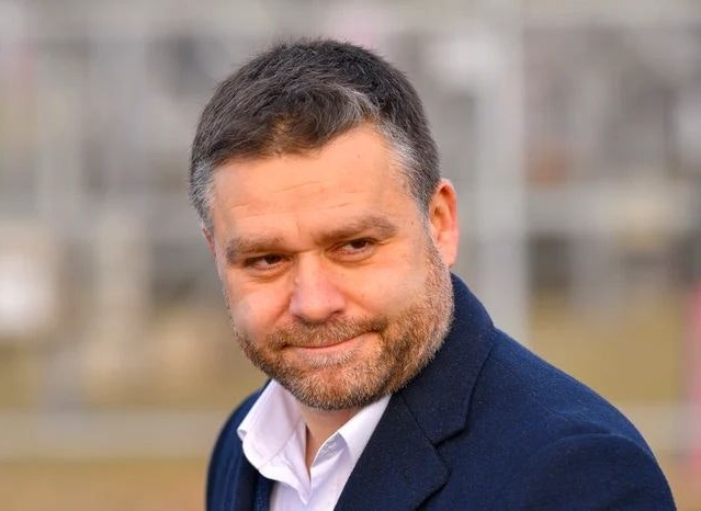 Drama care i-a marcat copilăria lui Ciprian Ciucu  Părinții primarului Capitaliei au divorțat și……