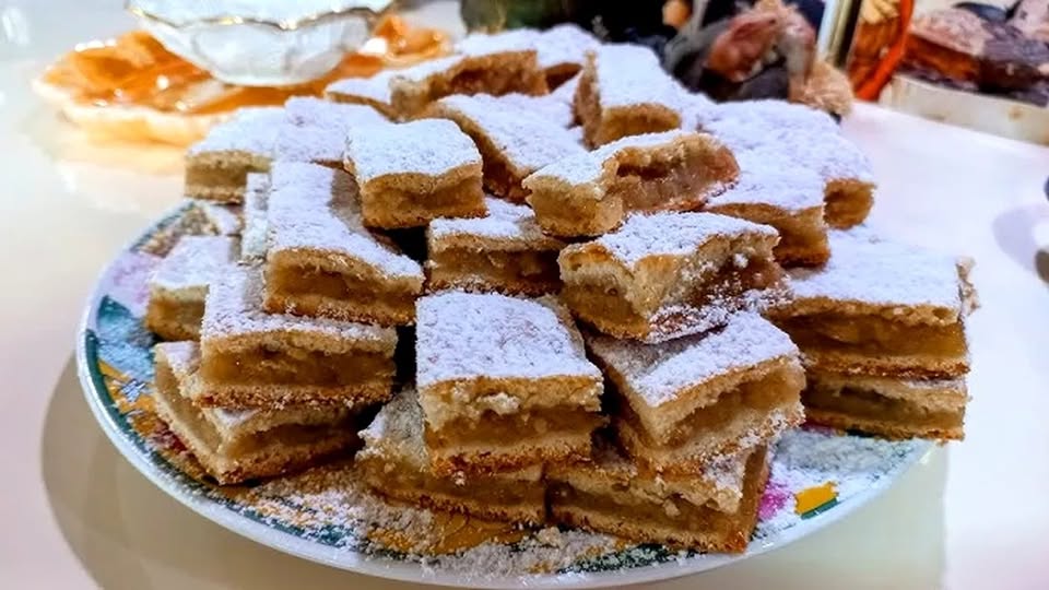 Prăjitură de Post cu Mere și Nuci. Rețetă simplă și rapidă