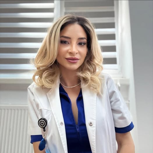 Cum arată mormântul doctoriței Ștefania Szabo în prag de sărbători. Imagini sfâșietoare cu locul în care medicul de 37 de ani își doarme somnul de veci