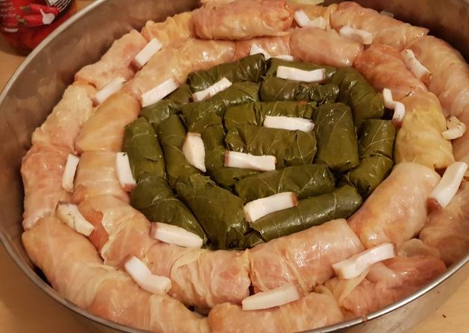 Câtă ceapă se pune la 1 kilogram de carne pentru sarmale. Trucul pe care trebuie să-l știe orice gospodină