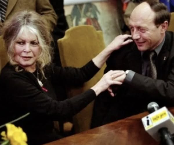 „Un…” Cum îl numea Brigitte Bardot pe Traian Băsescu? Declarația care a făcut înconjurul lumii — Vezi în primul comentariu