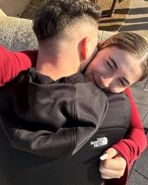 Manuela, fosta concurentă din Casa iubirii, surprinsă alături de un bărbat misterios. Detaliul care a stârnit valuri de reacții în rândul fanilor.Vezi in comentarii