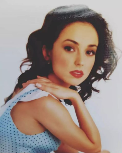 O mai recunoști? Astăzi este celebră, mamă a doi copii și a trecut printr-un divorț despre care puțini au știut…Vezi in comentarii