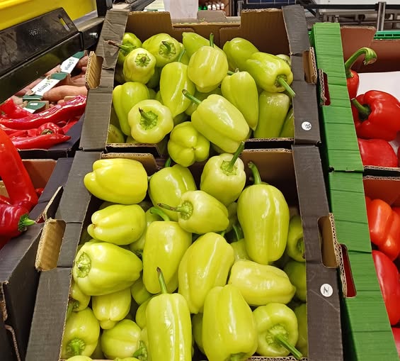 Cât costă 1 kg de ardei gras Bianca în supermarketurile românești. Clienții au crezut că este o eroare