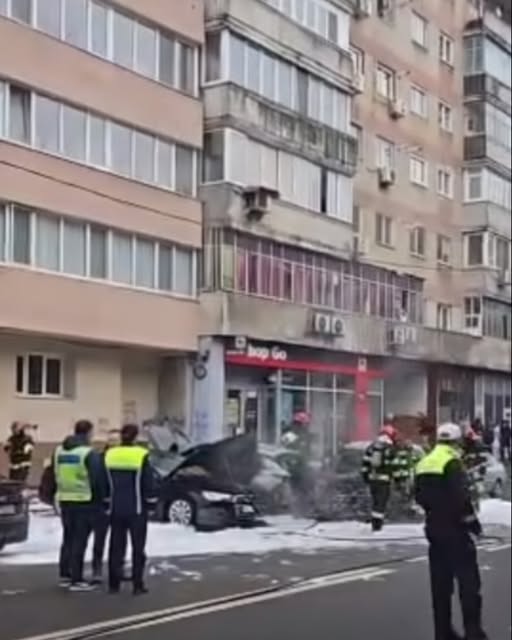 Un gest simplu putea face diferența! Cum ar fi putut scăpa femeia din autoturismul incendiat…Vezi in comentarii