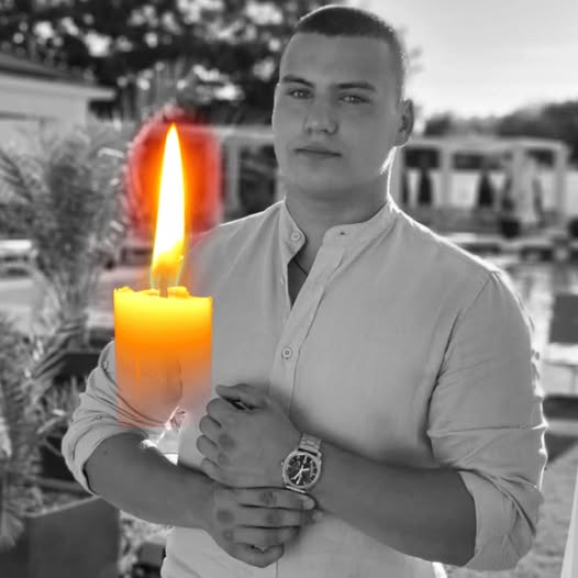 Răzvan este șoferul de camion care a murit la doar 26 de ani după ce a f… Vezi mai mult