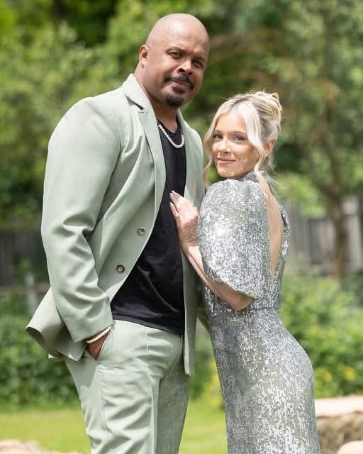 Andreea Ibacka rupe tฤcerea! Ea ศi Cabral auโฆ Vezi mai mult