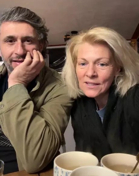 Visul de la țară s-a complicat pentru Dana Nălbaru și Dragoș Bucur! Tensiuni cu vecinii din sat…Vezi in comentarii