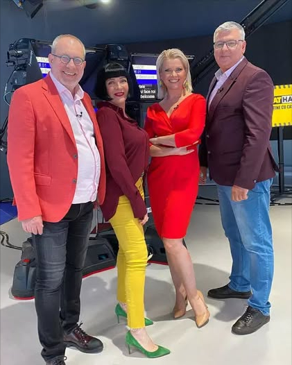 Ea este femeia care îi este alături lui Mihai Dedu de peste 30 de ani! Povestea lor de iubire …Vezi in comentarii