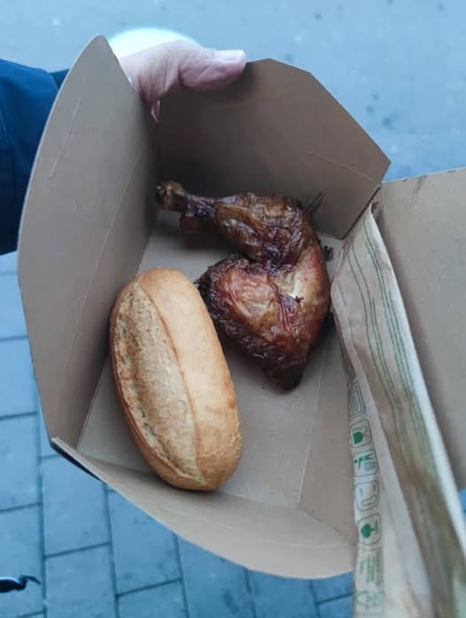 Cât costă o pulpă de pui și o chiflă la Kaufland în 2026. Un client a publicat bonul