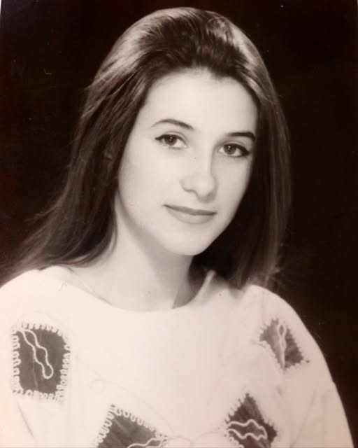 De nerecunoscut!  Vedeta care plângea în copilărie și ascundea o dramă cumplită…Vezi in comentarii