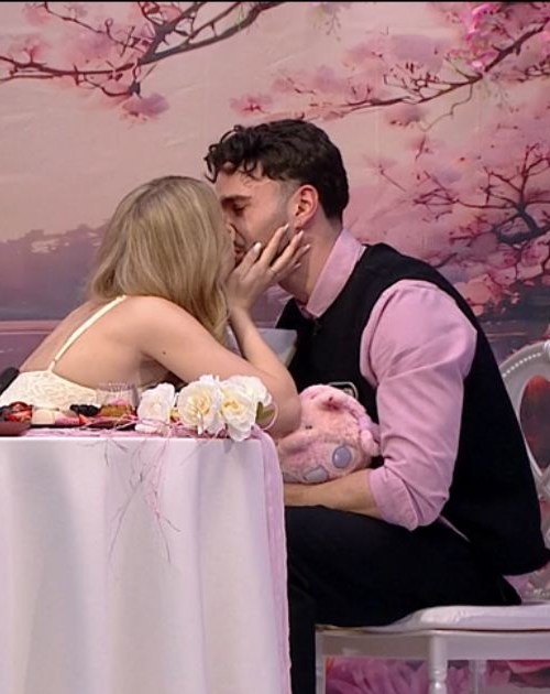 Valentin i-a pus întrebarea cea mare Danielei: „Vrei să fii…Vezi in comentarii