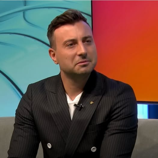 BUBUIE showbizul după declarația lui Valentin Sanfira! A ieșit public și… Vezi mai mult