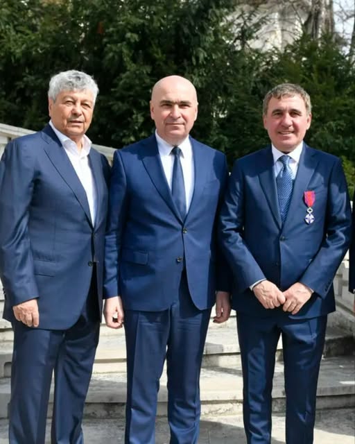 Apariție spectaculoasă la academia lui Gică Popescu! Momentul care i-a impresionat pe tinerii fotbalișt… Vezi in comentarii