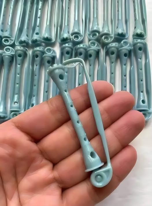 Am gฤsit aceste obiecte ciudate printre lucrurile bunicii mele. Erau mai mult de 30 .