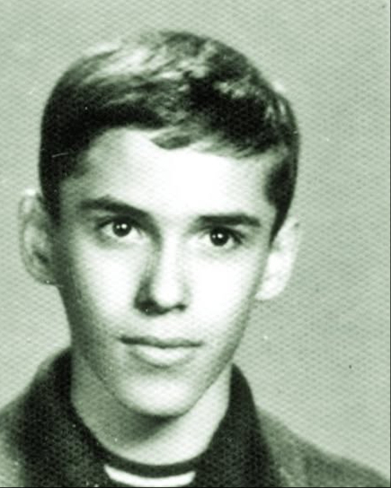 รl recunoศti doar din privire? Povestea discretฤ a unui mare scriitor romรขn ศi iubirea care dureazฤ de aproape 30 de ani… Vezi in comentarii