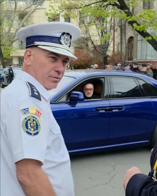 Moment neașteptat la ceremonia lui Mircea Lucescu! Gigi Becali, în centrul atenției autorităților… Vezi in comentarii