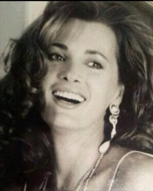 Femeia care i-a rฤmas รฎn suflet lui Cฤtฤlin Botezatu! La 59 de ani, designerul recunoaศte: โM-aศ รฎnsura cu ea ศi acum!โ… Vezi in comentarii