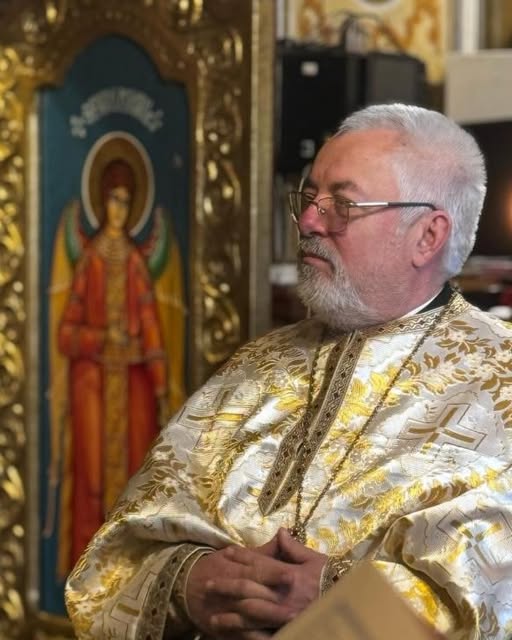 Cutremurător! Părintele Clement reușise să iasă din casa cuprinsă de flăcări, dar s-a întors după… Vezi in comentarii