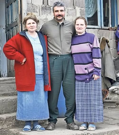 George Chirilă, bărbatul care trăiește cu DOUĂ femei a luat o decizie radicală. Are legătură cu cele două neveste