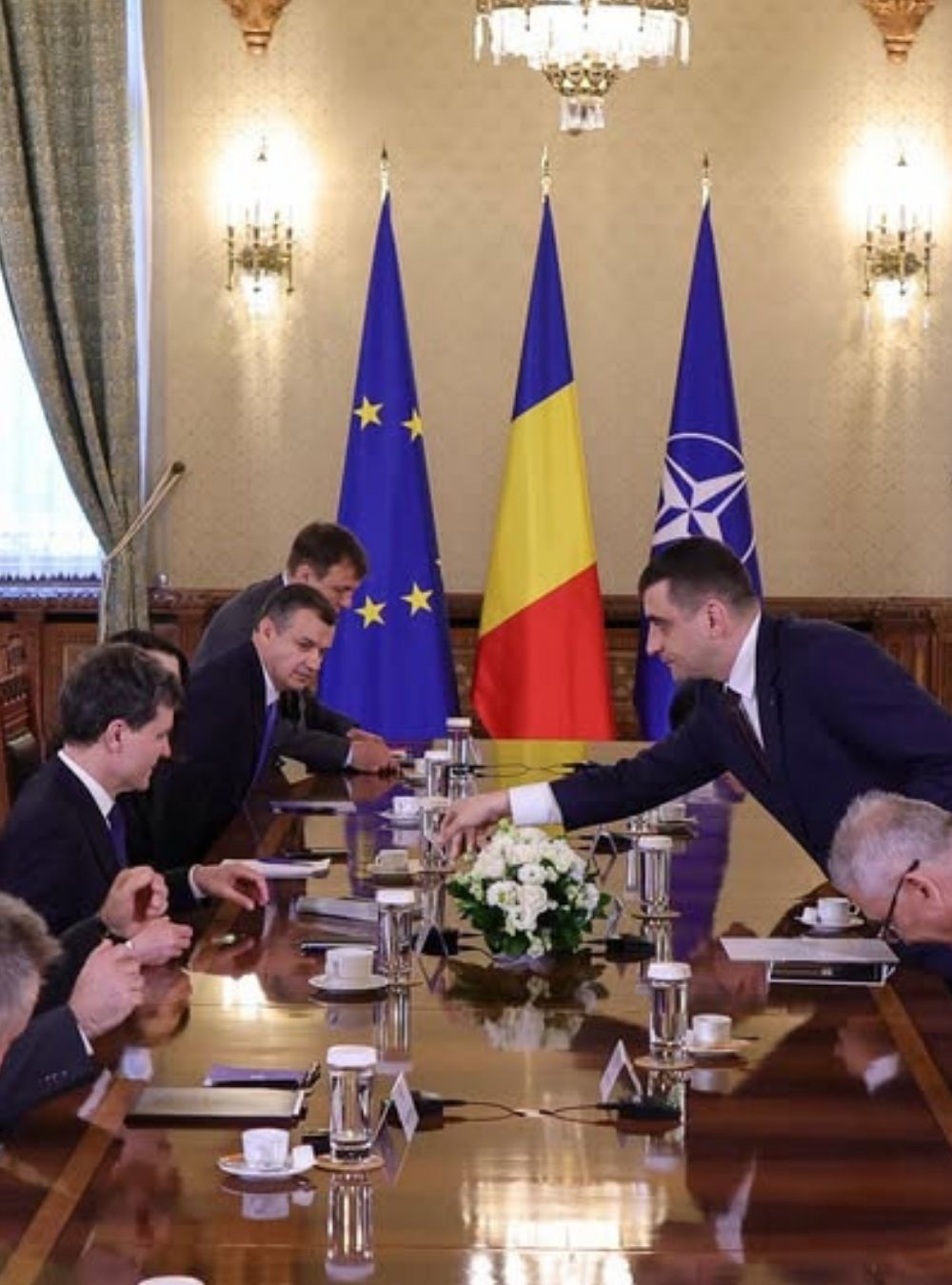 George Simion i-a cerut lui Nicuศor Dan sฤ…Vezi mai mult