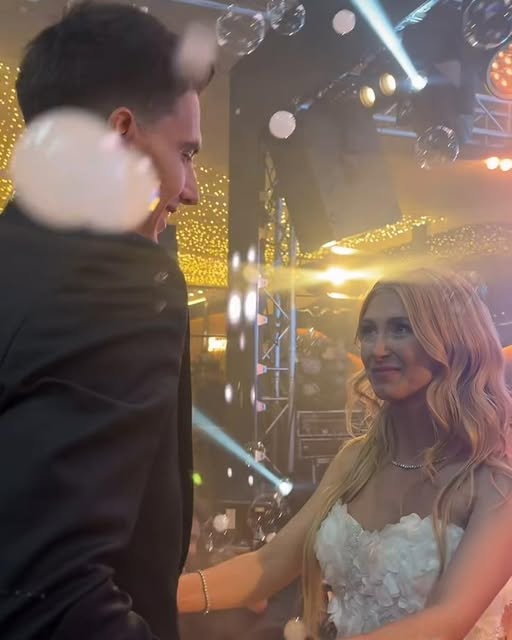 Andreea Bฤlan, รฎn lacrimi la propria nuntฤ! Ce s-a รฎntรขmplat la petrecere… Vezi mai mult