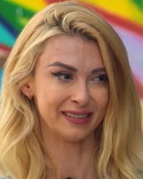 Andreea Bălan, în lacrimi după cununia religioasă! A sărit în b… Vezi mai mult