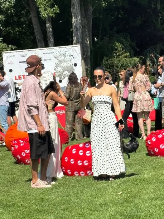 B0MBฤ รฎn showbiz! Avem IMAGINILE momentului cu Alexia Eram ศi… Vezi mai mult