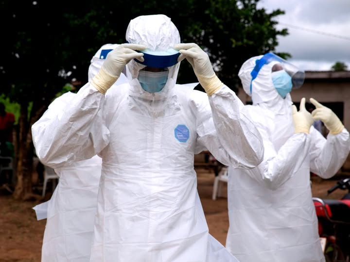 ALERTฤ SANITARฤ! Epidemia de Ebola a scฤpat de sub control. A apฤrut ศi รฎn…Vezi mai mult