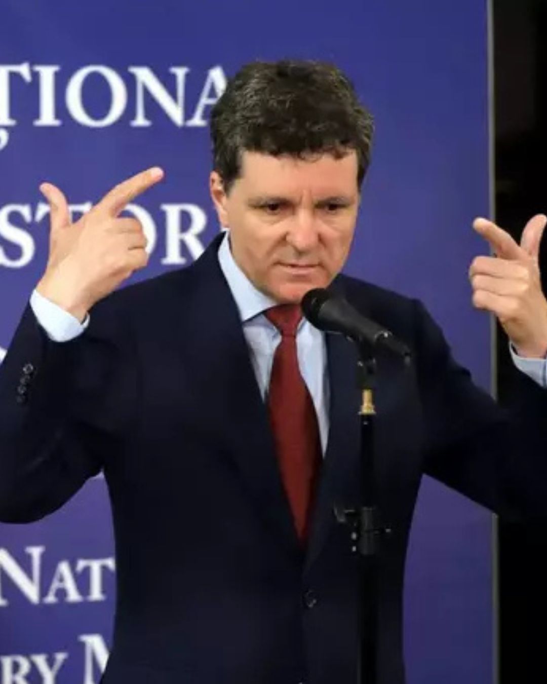 Salarii mai mari pentru politicieni: președintele va primi aproape
