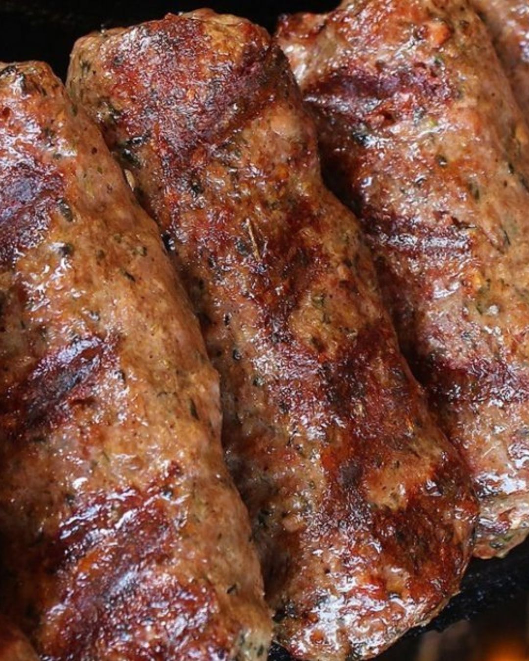 Mici de casă fragezi și suculenți. Ingredientul care le oferă gustul autentic de grătar